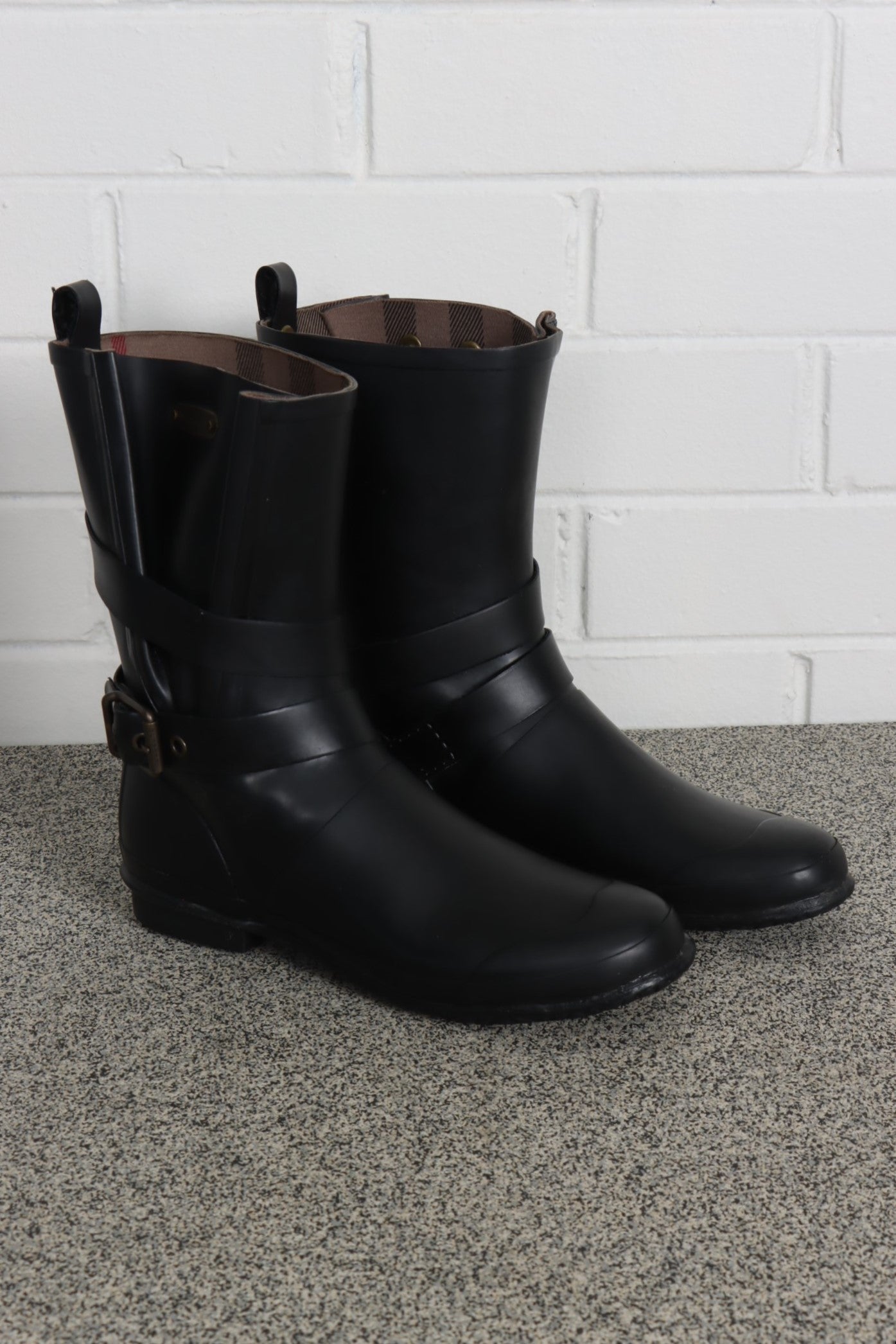 Burberry rain best sale boots gold