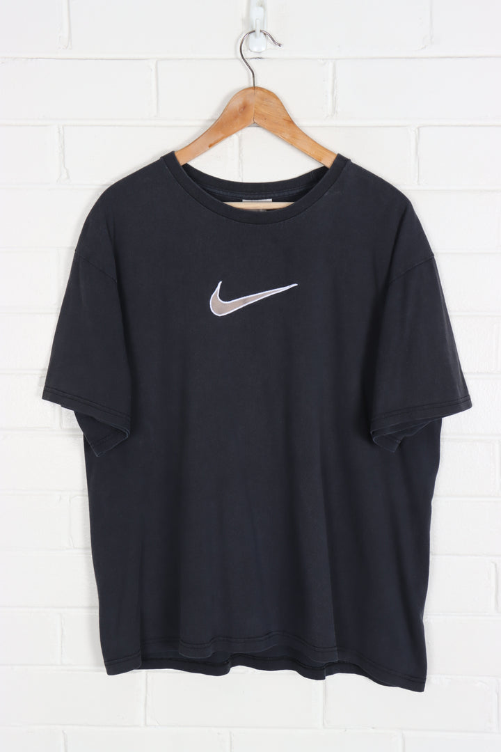 NIKE Centre Swoosh Embroidered Big Logo Tee (XL)