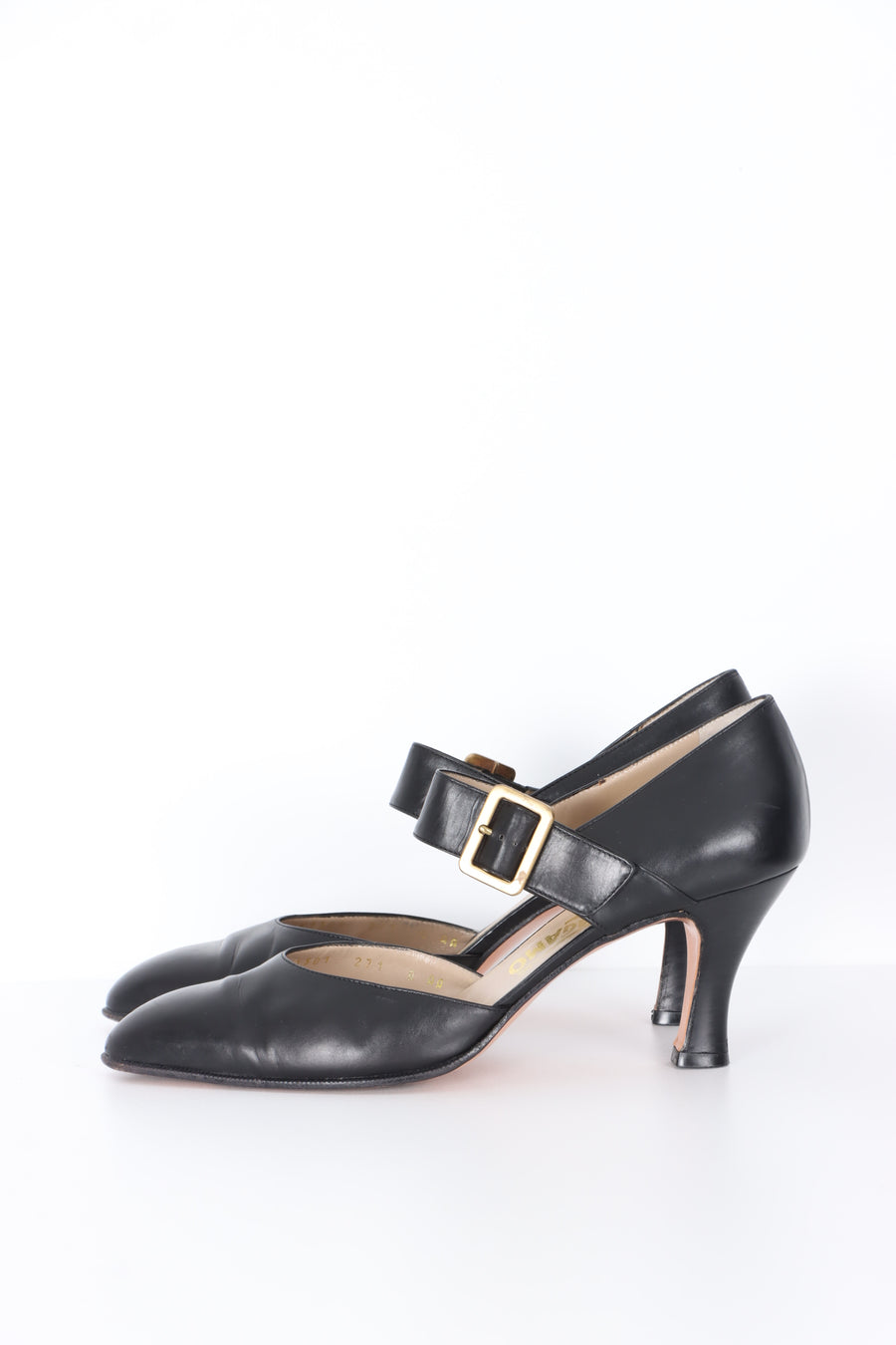 SALVATORE FERRAGAMO Black Leather Mary Jane Heels (8 Narrow)