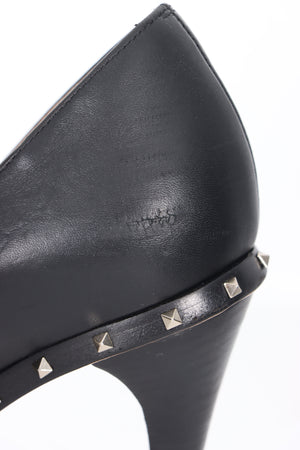 VALENTINO 'Rockstud' Black Leather Pointed Toe Heels (38)