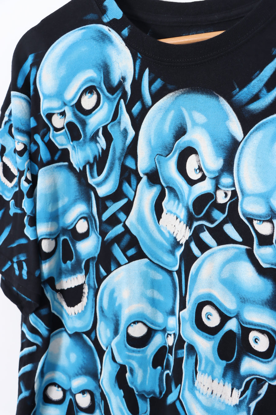 LIQUID BLUE Blue Skull Pile T-Shirt (L-XL)