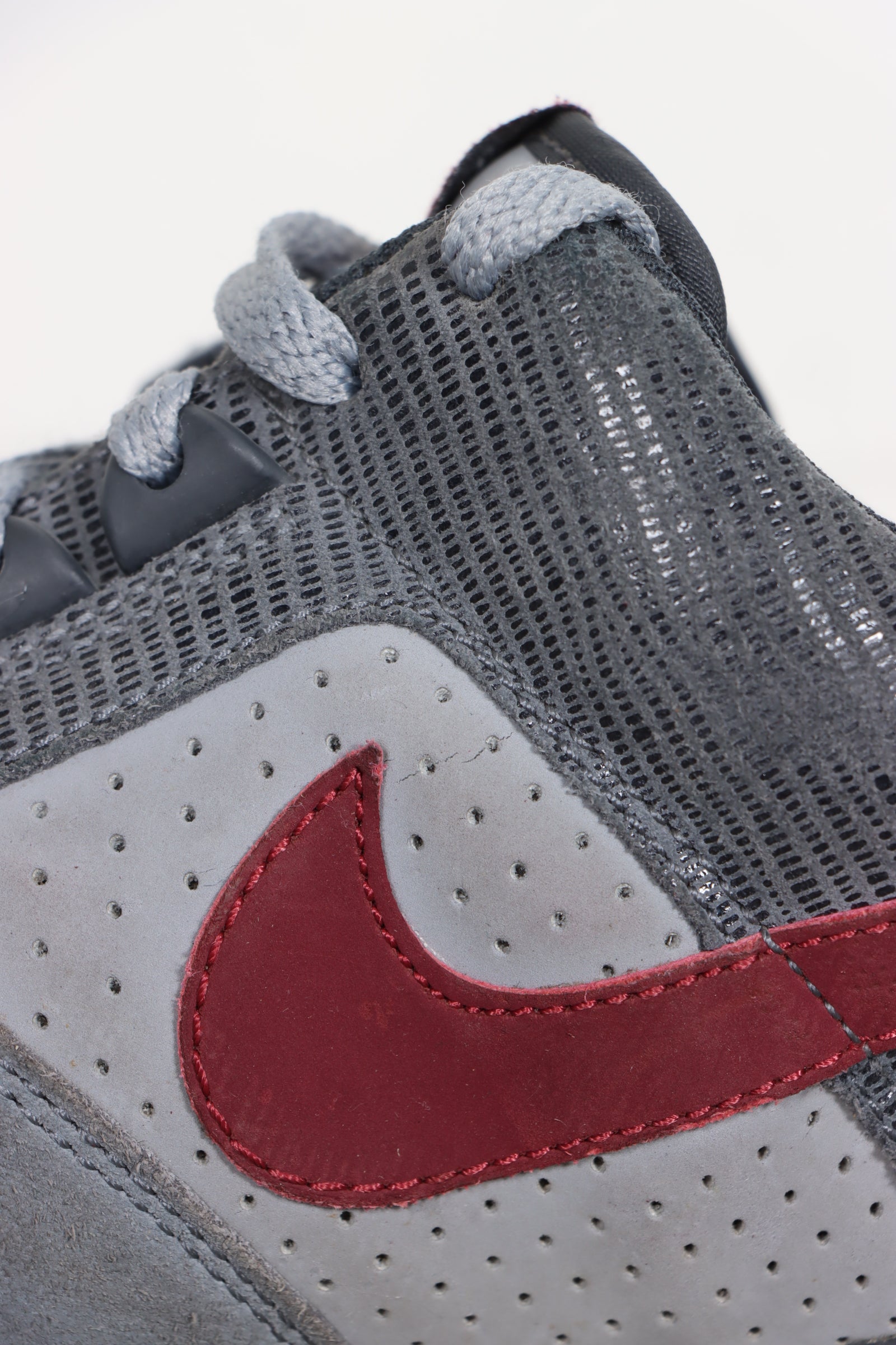 Grey and red nike hot sale shoes